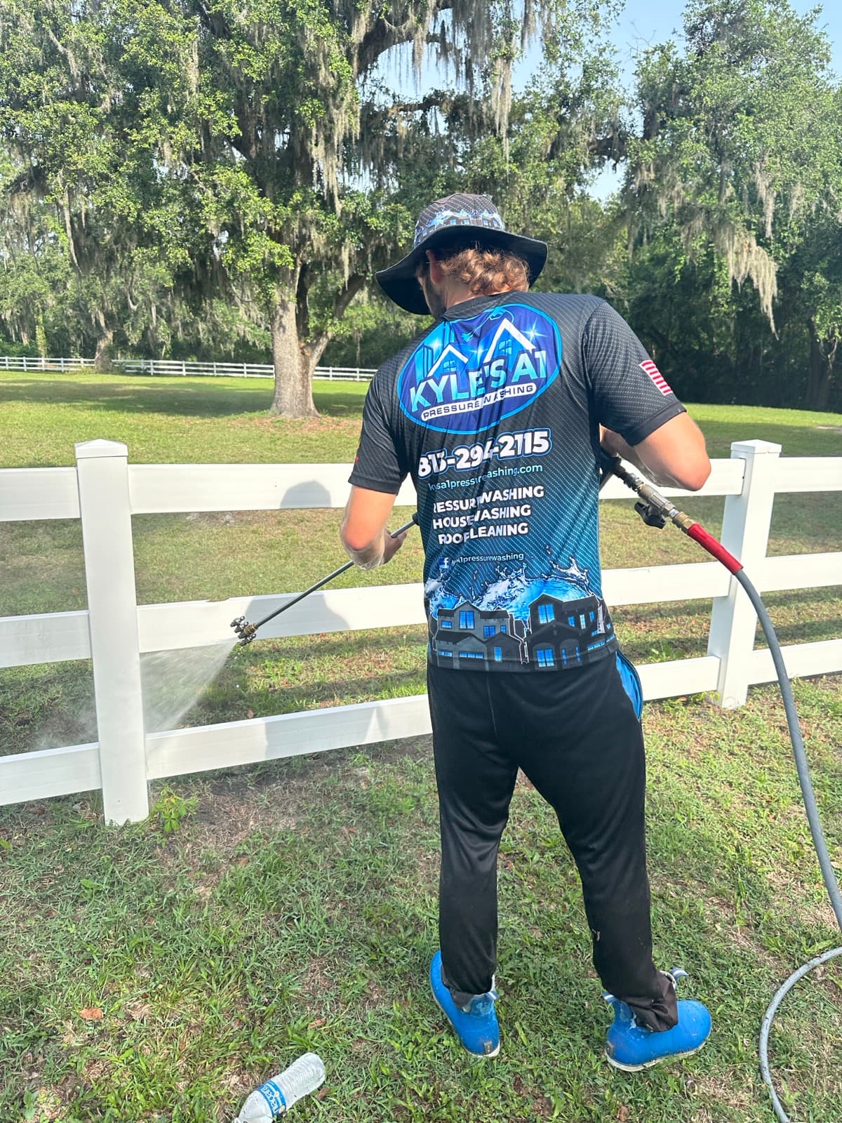 Professional fence cleaning and pressure washing